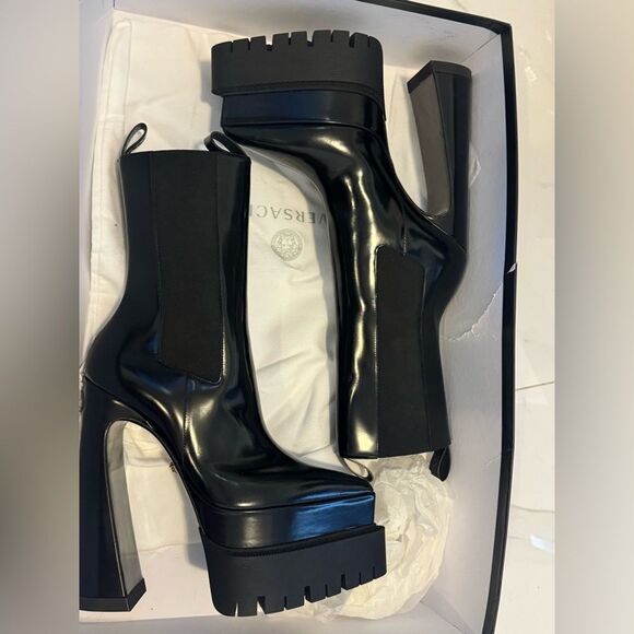 Brand new!! Versace - Aevitas Pointy leather platform ankle boots - Picture 6 of 16